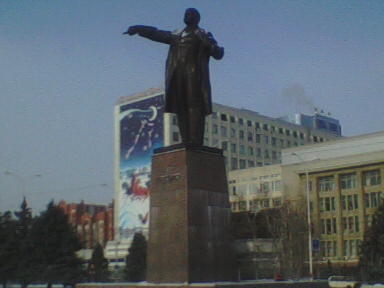 Памятник В.И.Ленину на Театральной площади